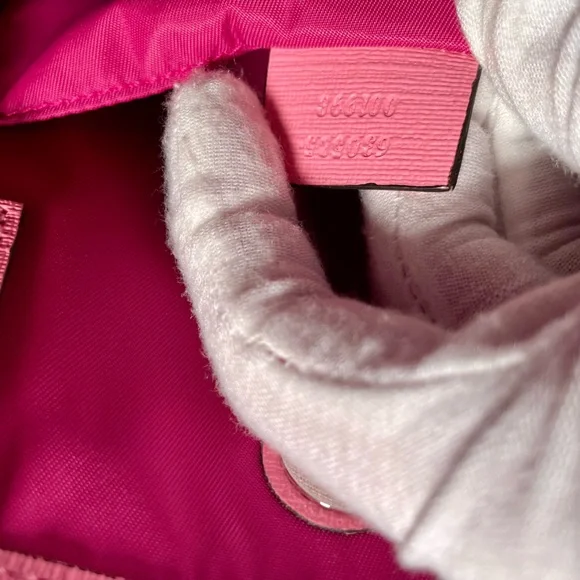 NWT GUCCI GG Supreme Strawberry Tote with Shoulder Strap - Picture 9 of 10